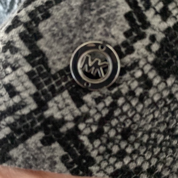 Snake print turtleneck - Picture 3 of 6